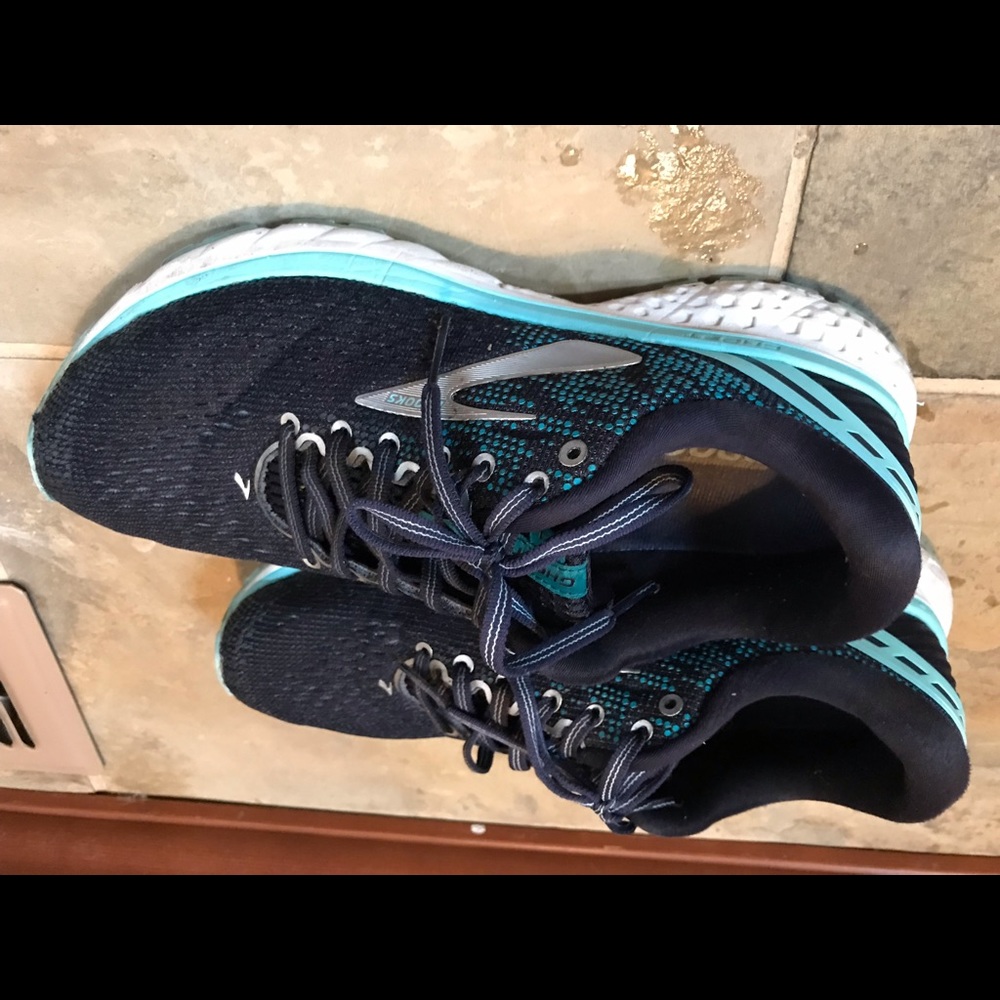 Brooks Women size 8 Ghost 12s